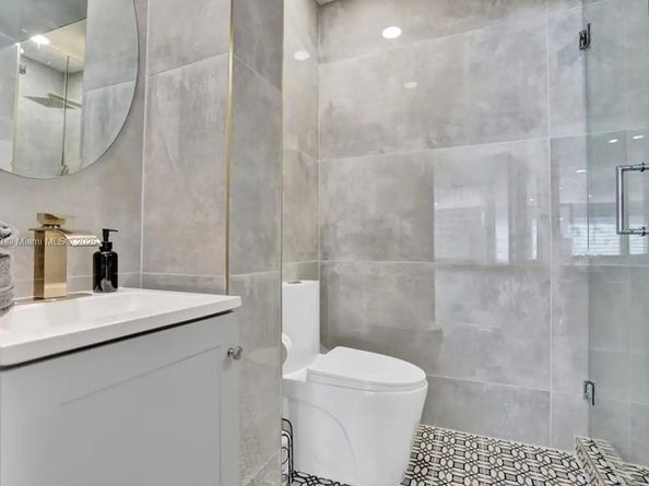 1141 N Northlake Dr, Hollywood FL 33019