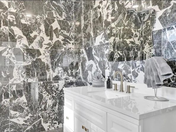 1141 N Northlake Dr, Hollywood FL 33019