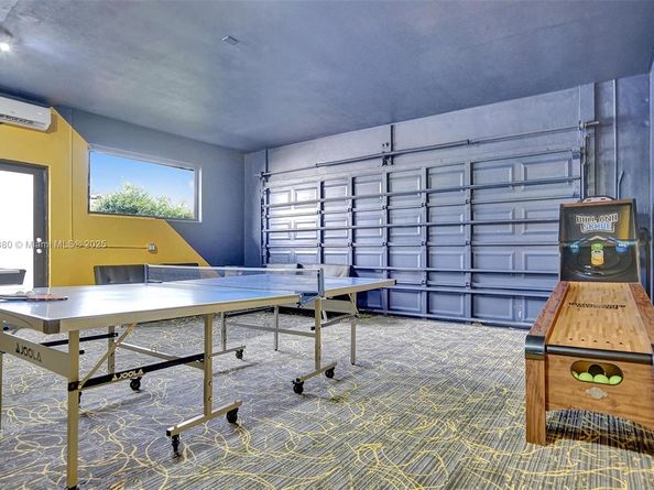 1141 N Northlake Dr, Hollywood FL 33019