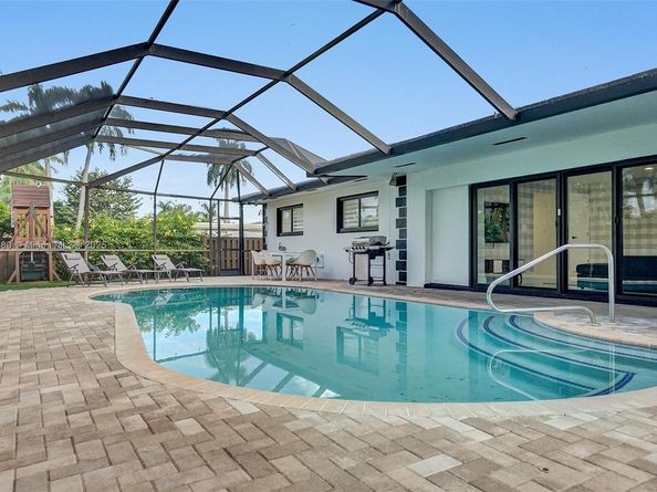 1141 N Northlake Dr, Hollywood FL 33019