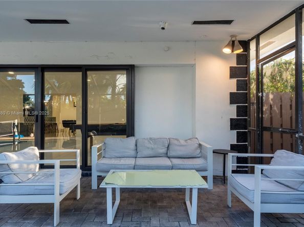 1141 N Northlake Dr, Hollywood FL 33019