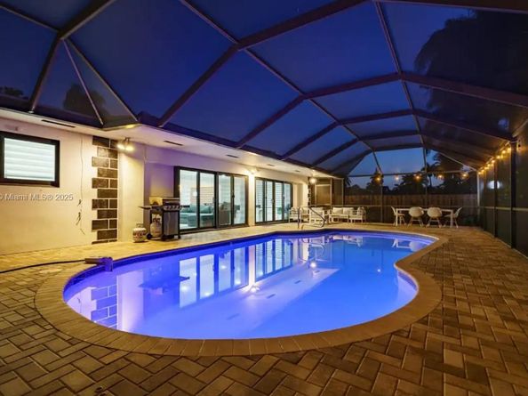 1141 N Northlake Dr, Hollywood FL 33019