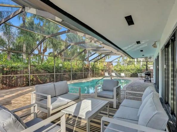 1141 N Northlake Dr, Hollywood FL 33019