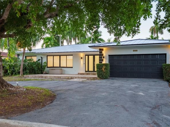 1141 N Northlake Dr, Hollywood FL 33019