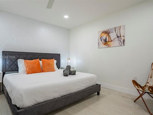 1141 N Northlake Dr, Hollywood FL 33019