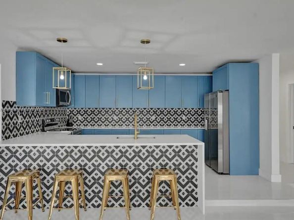 1141 N Northlake Dr, Hollywood FL 33019