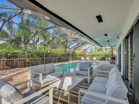 1141 N Northlake Dr, Hollywood FL 33019