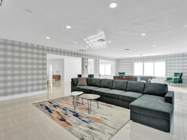 1141 N Northlake Dr, Hollywood FL 33019