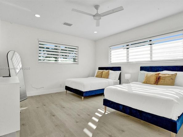 1141 N Northlake Dr, Hollywood FL 33019