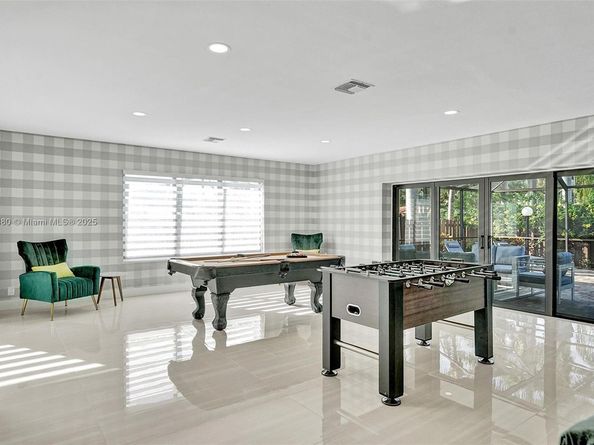 1141 N Northlake Dr, Hollywood FL 33019