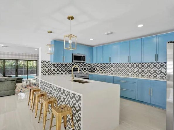 1141 N Northlake Dr, Hollywood FL 33019