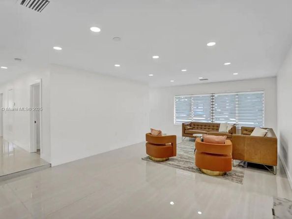 1141 N Northlake Dr, Hollywood FL 33019