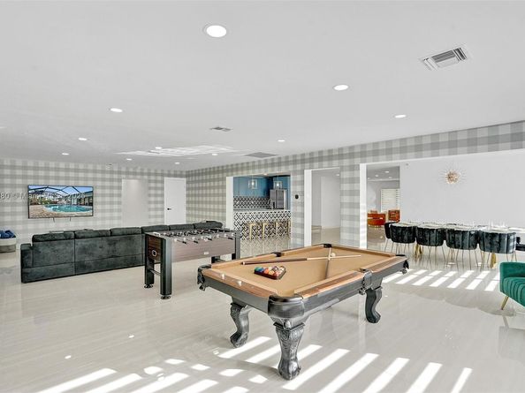 1141 N Northlake Dr, Hollywood FL 33019