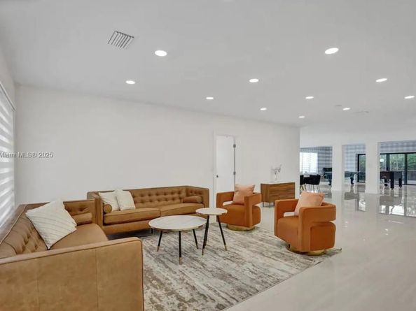 1141 N Northlake Dr, Hollywood FL 33019