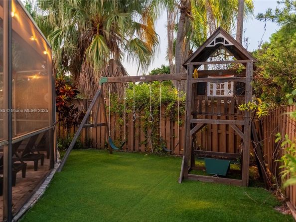 1141 N Northlake Dr, Hollywood FL 33019