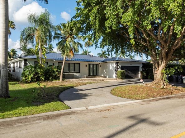 1141 N Northlake Dr, Hollywood FL 33019