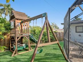 1141 N Northlake Dr, Hollywood FL 33019