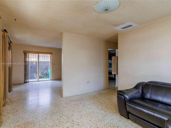 6723 SW 13th Ter, Miami FL 33144