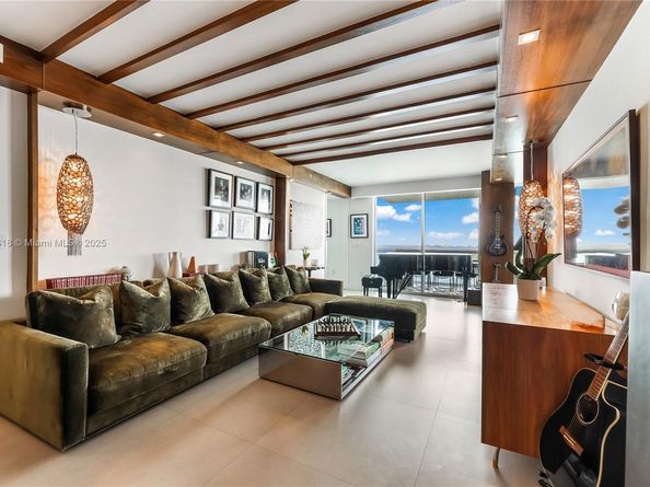 10 Venetian Way 1503, Miami Beach FL 33139