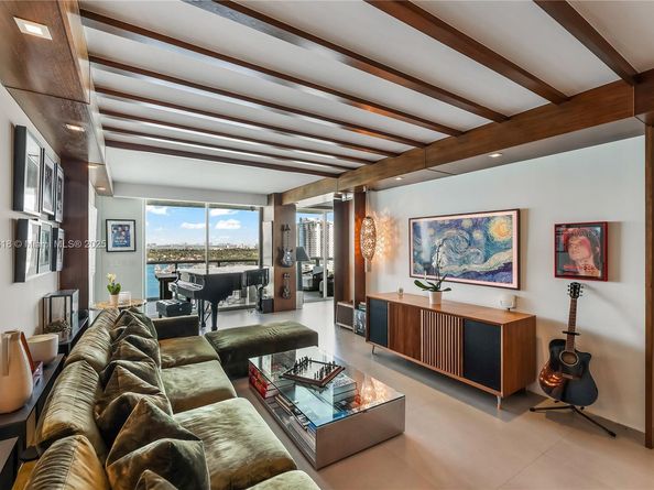 10 Venetian Way 1503, Miami Beach FL 33139