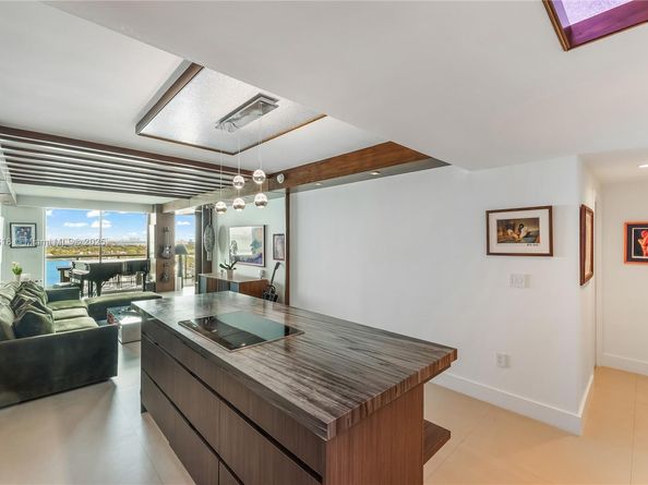 10 Venetian Way 1503, Miami Beach FL 33139