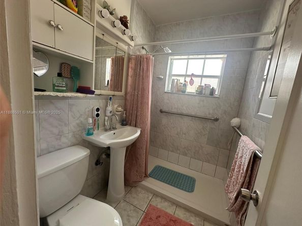 265 W 55th St, Hialeah FL 33012