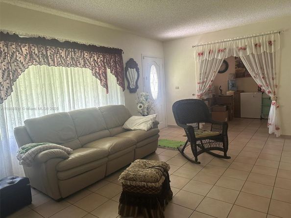 265 W 55th St, Hialeah FL 33012