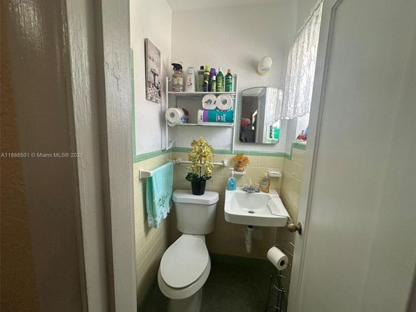 265 W 55th St, Hialeah FL 33012