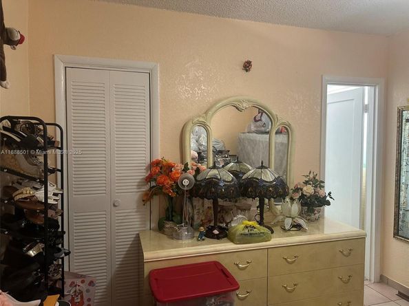265 W 55th St, Hialeah FL 33012