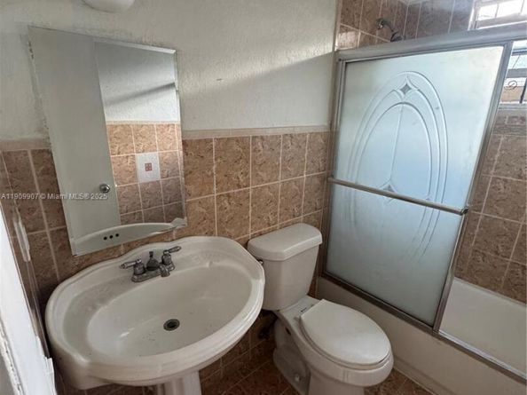 20769 NW 41st Ave Rd, Miami Gardens FL 33055