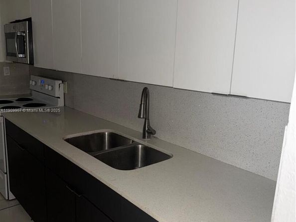 20769 NW 41st Ave Rd, Miami Gardens FL 33055