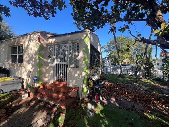 299 NW 43rd St, Miami FL 33127