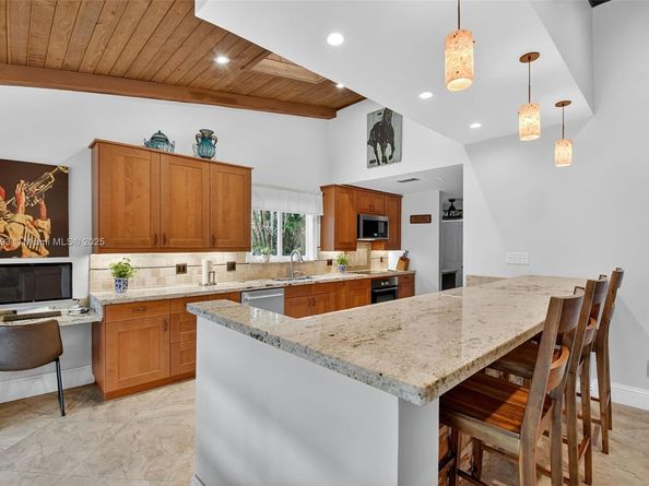 530 NW 78th Ter, Plantation FL 33324