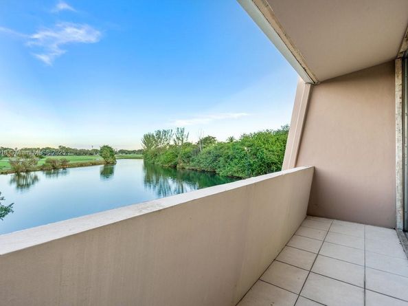 14105 SW Kendale Lakes Cir, Miami FL 33183