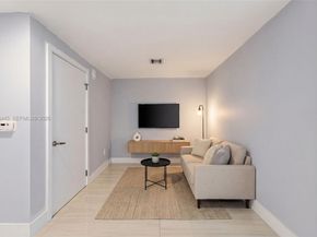 16385 Biscayne Blvd 2920, North Miami Beach FL 33160