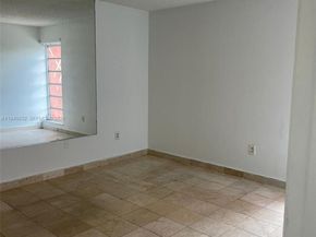 4721 NW 7th St 30512, Miami FL 33126