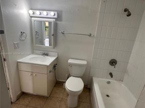 4721 NW 7th St 30512, Miami FL 33126