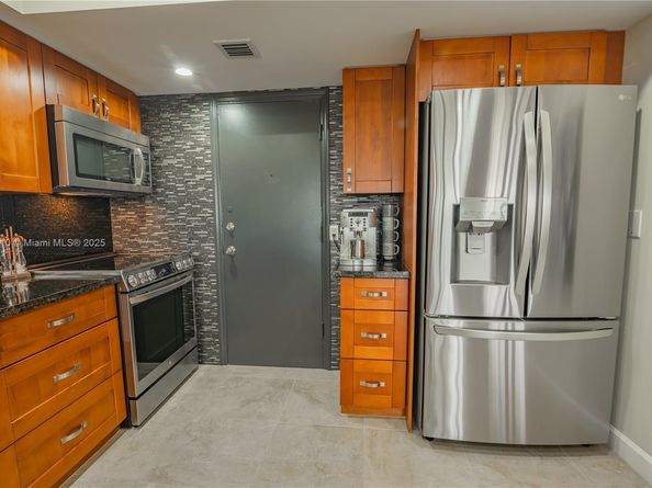 Undisclosed Address #A11832210, Hallandale Beach FL 33009