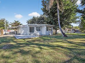 870 NE 144th St, North Miami FL 33161