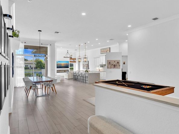 5039 NW 124th Way, Coral Springs FL 33076