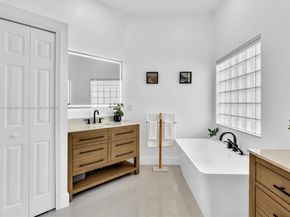 5039 NW 124th Way, Coral Springs FL 33076