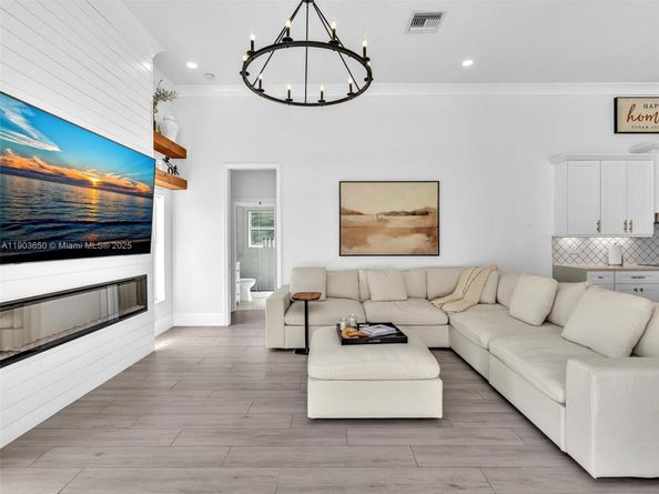 5039 NW 124th Way, Coral Springs FL 33076