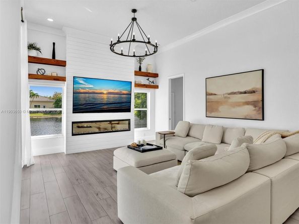 5039 NW 124th Way, Coral Springs FL 33076