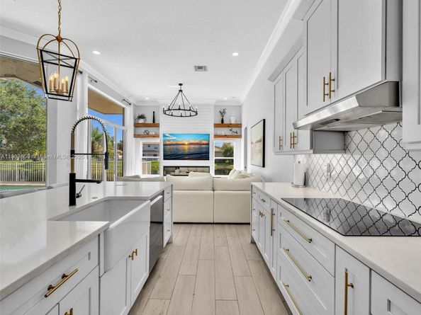 5039 NW 124th Way, Coral Springs FL 33076