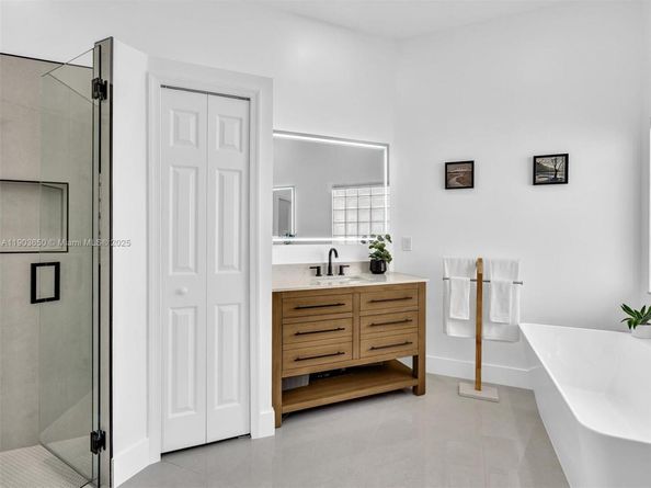 5039 NW 124th Way, Coral Springs FL 33076