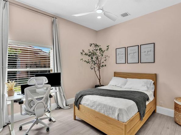 5039 NW 124th Way, Coral Springs FL 33076