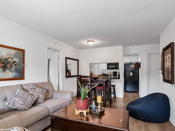 9730 Hammocks Blvd 20128, Miami FL 33196