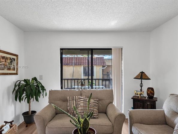 9730 Hammocks Blvd 20128, Miami FL 33196