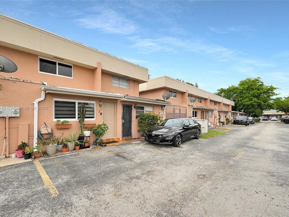 10881 SW 6th St 7, Sweetwater FL 33174