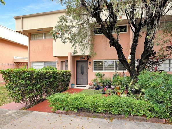 10881 SW 6th St 7, Sweetwater FL 33174